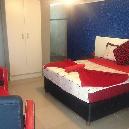 Tshedza Guest House Pretoria-Noord Εξωτερικό φωτογραφία