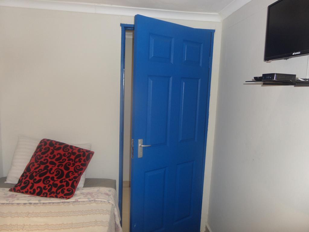 Tshedza Guest House Pretoria-Noord Εξωτερικό φωτογραφία