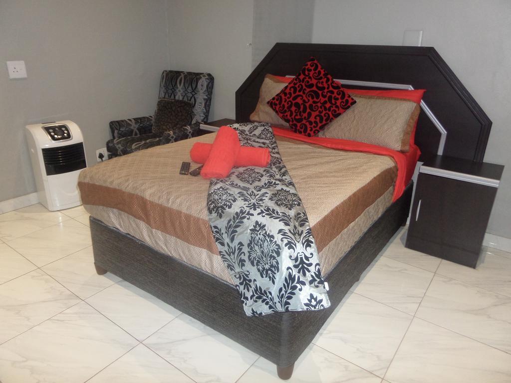 Tshedza Guest House Pretoria-Noord Εξωτερικό φωτογραφία