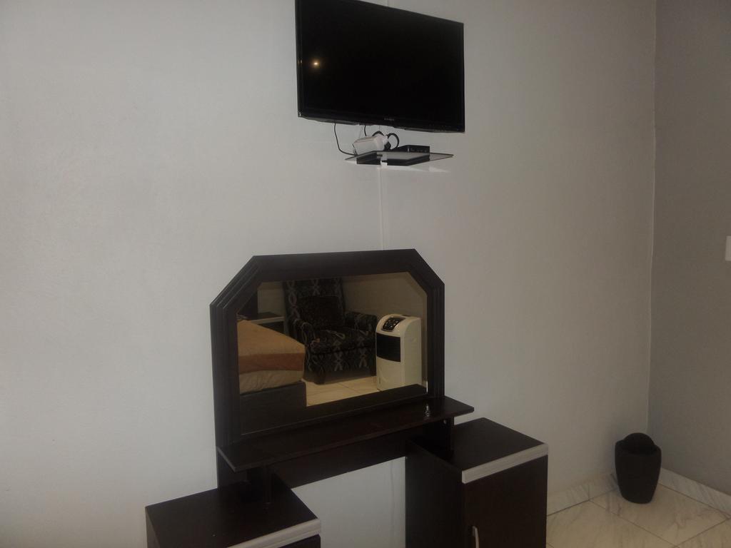 Tshedza Guest House Pretoria-Noord Εξωτερικό φωτογραφία