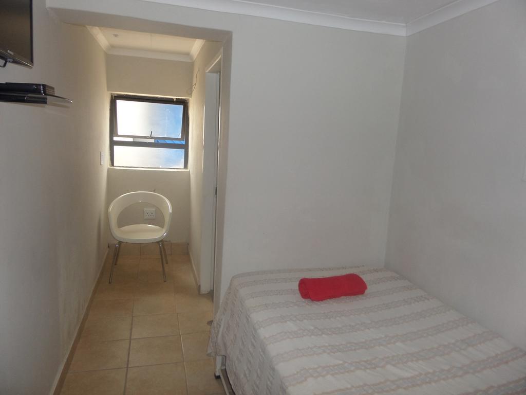 Tshedza Guest House Pretoria-Noord Εξωτερικό φωτογραφία