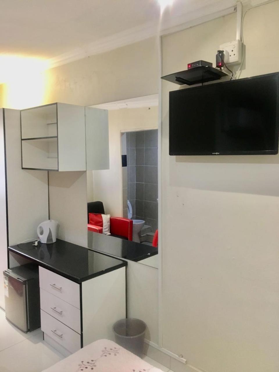Tshedza Guest House Pretoria-Noord Εξωτερικό φωτογραφία